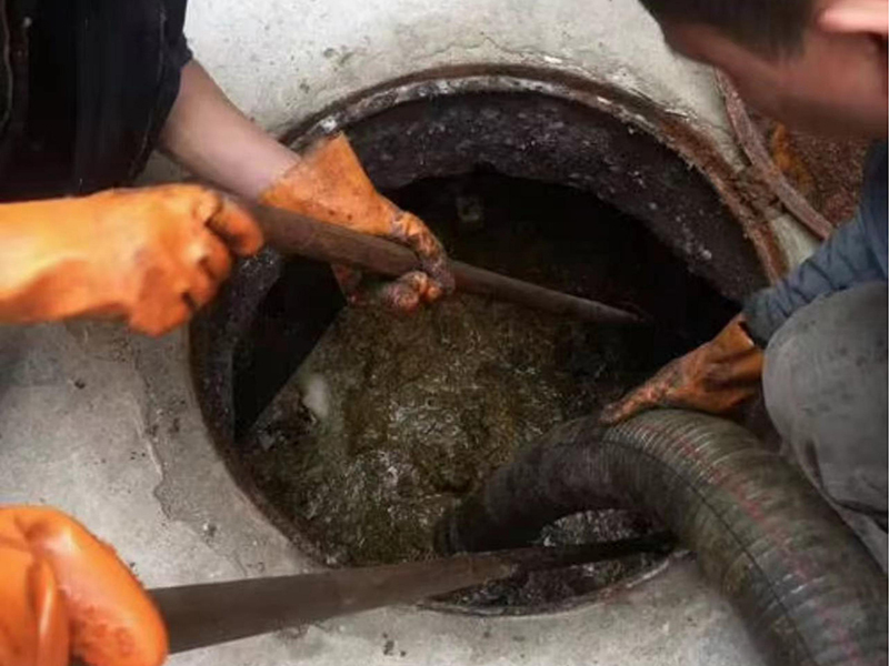 宜兴清理化粪池时如何避免沼气的危害?